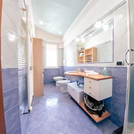 Casa Luca Flexyrent - Parking - A C - Wifi Апартаменты *